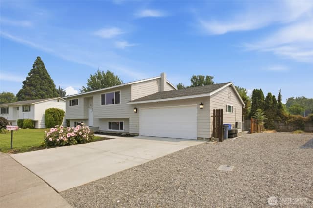 Property photo for 612 Pl N Conway, Kennewick photo 3