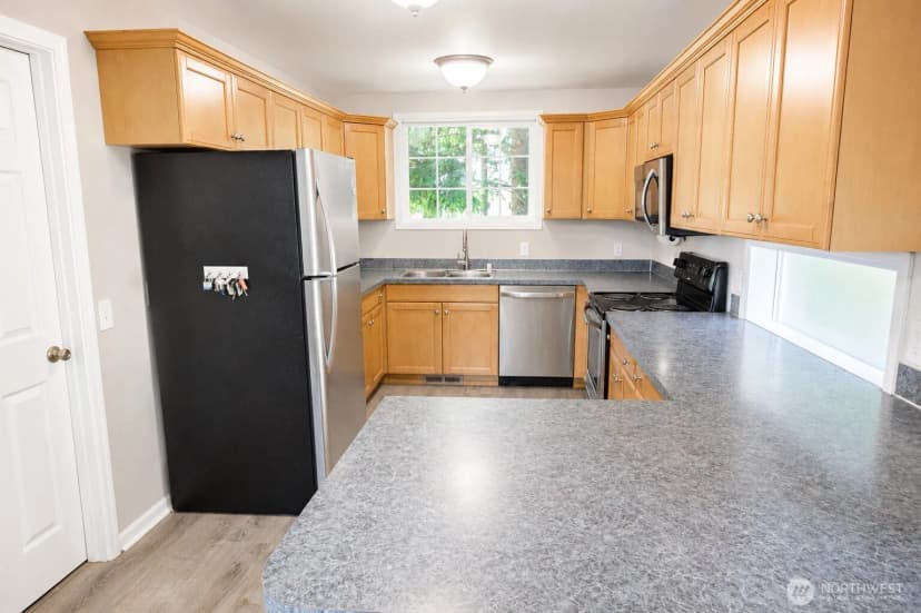 Property photo for 1580 Monroe Street Street, Burlington photo 11
