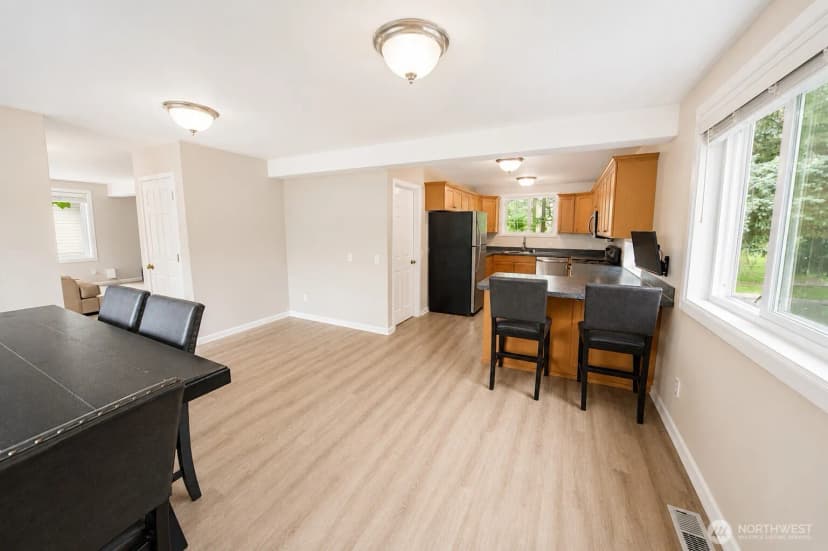 Property photo for 1580 Monroe Street Street, Burlington photo 10