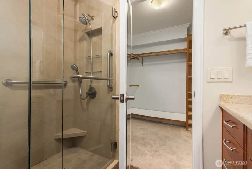 Property photo for 9901 Ne 4th Street #1, Bellevue photo 20
