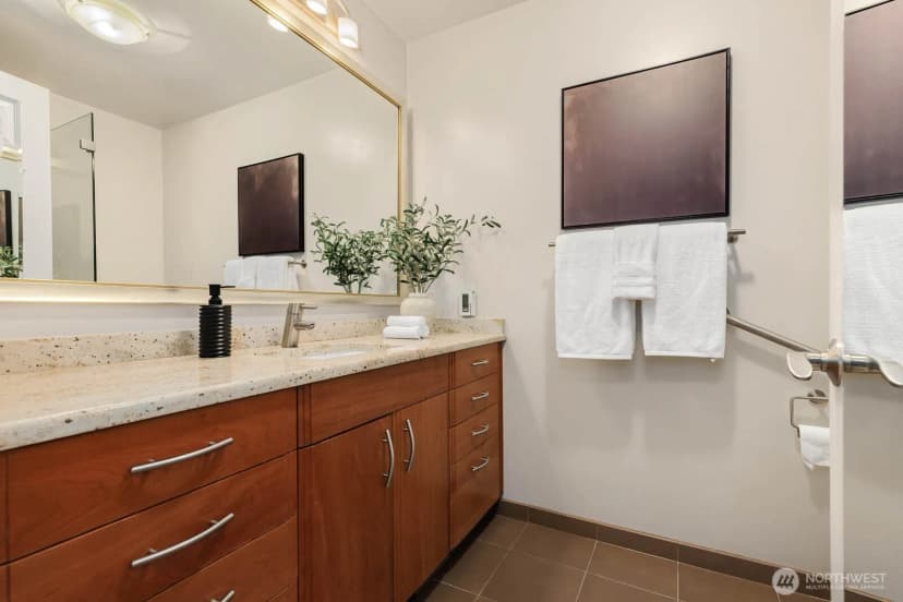 Property photo for 9901 Ne 4th Street #1, Bellevue photo 19