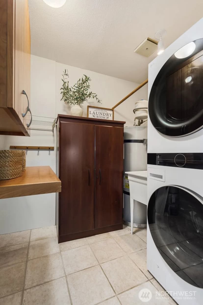 Property photo for 9901 Ne 4th Street #1, Bellevue photo 24