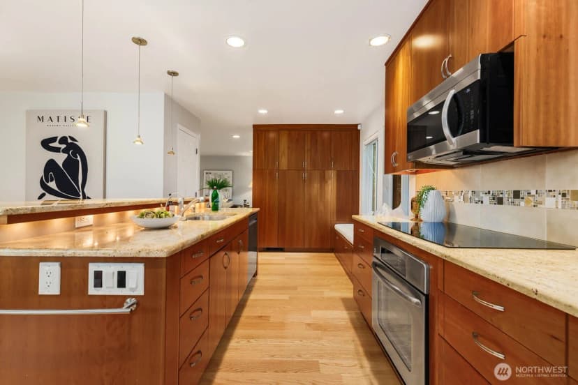 Property photo for 9901 Ne 4th Street #1, Bellevue photo 12