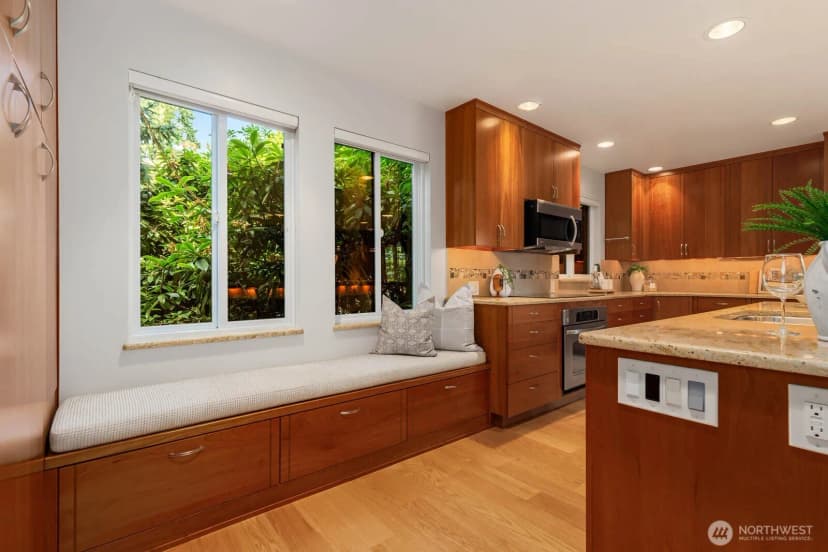 Property photo for 9901 Ne 4th Street #1, Bellevue photo 14