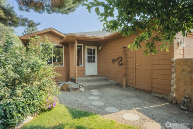 Property photo for 202 W Mount Baker Court, Ellensburg photo 2
