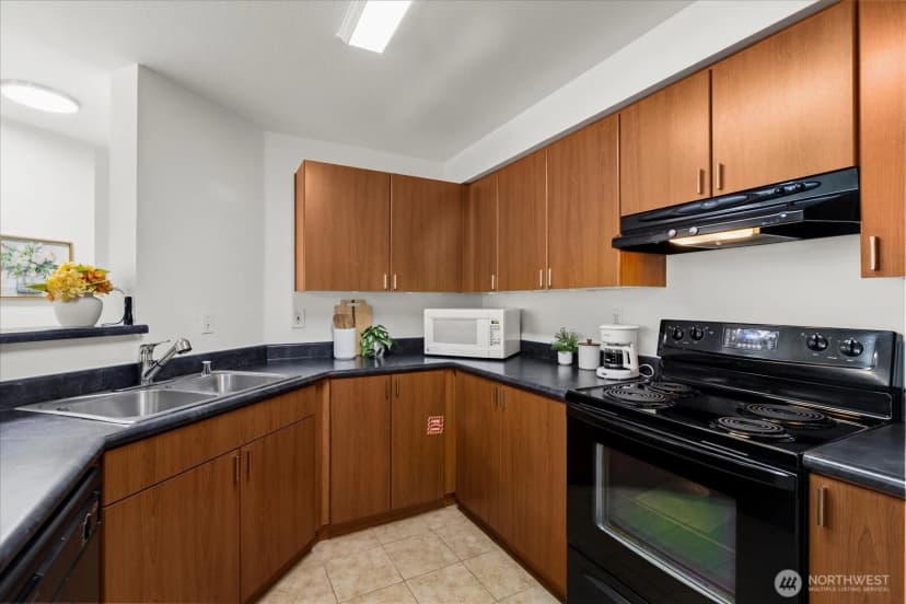 Property photo for 7711 Ne 175th Street #f202, Kenmore photo 10