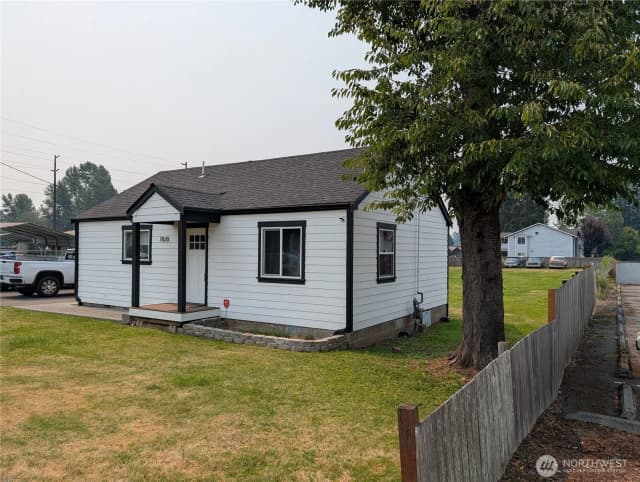 Property photo for 7828 47th Avenue Ne, Marysville photo 2