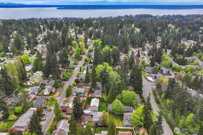 Property photo for 119 N 205th Street, Shoreline photo 12
