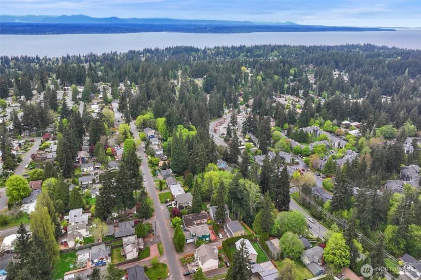Property photo for 119 N 205th Street, Shoreline photo 11