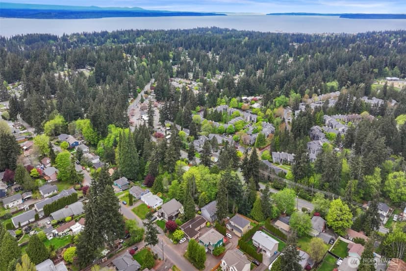 Property photo for 119 N 205th Street, Shoreline photo 10