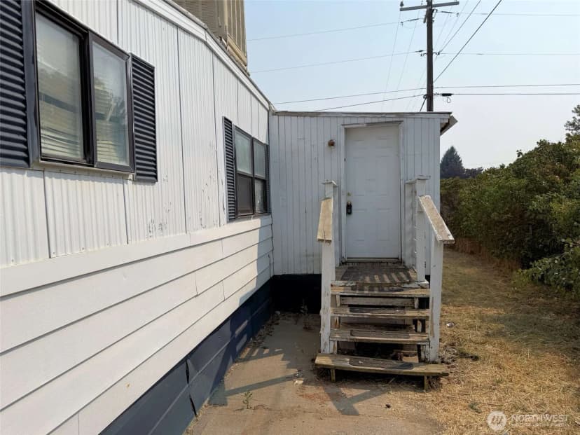 Property photo for 1103 3rd Street, Davenport photo 13