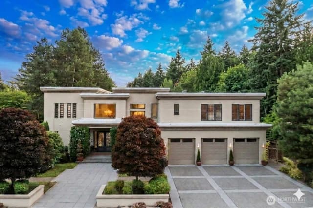 Property photo for 2 Crescent Key Se, Bellevue
