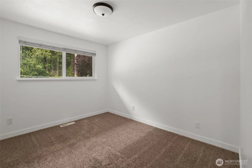 Property photo for 216 E Sleeper Road, Oak Harbor photo 17