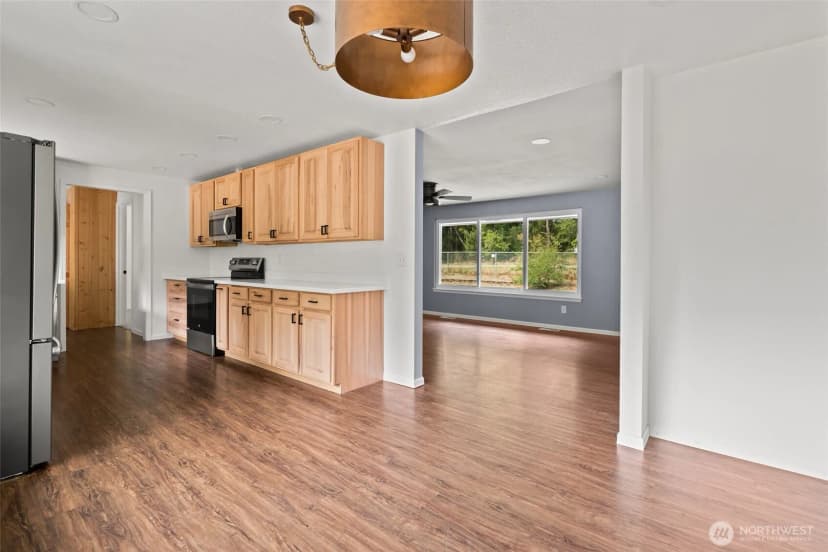 Property photo for 216 E Sleeper Road, Oak Harbor photo 11