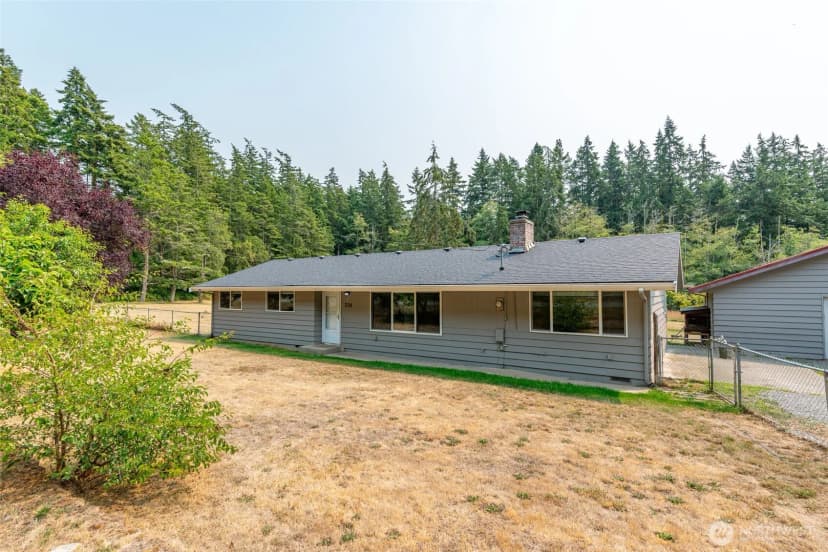 Property photo for 216 E Sleeper Road, Oak Harbor photo 2