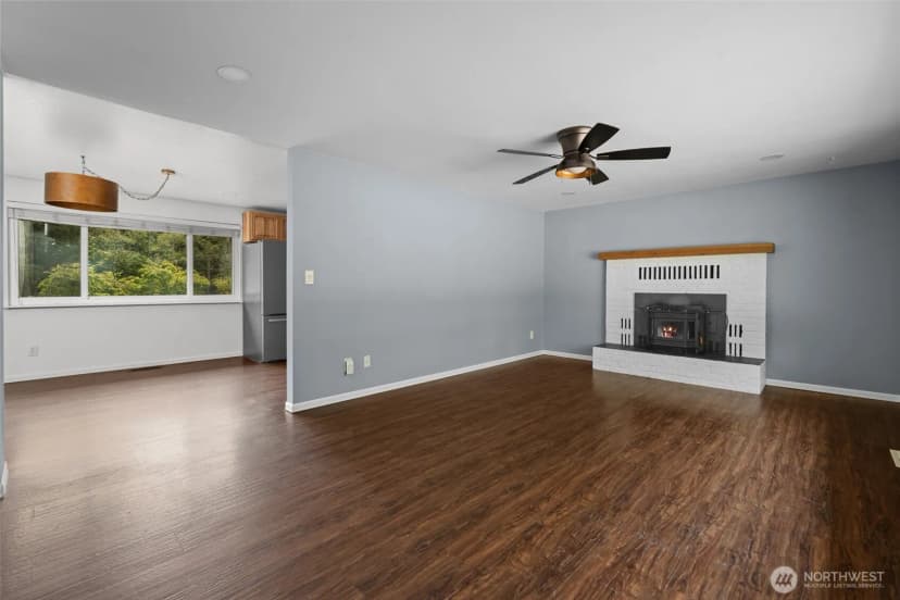 Property photo for 216 E Sleeper Road, Oak Harbor photo 6