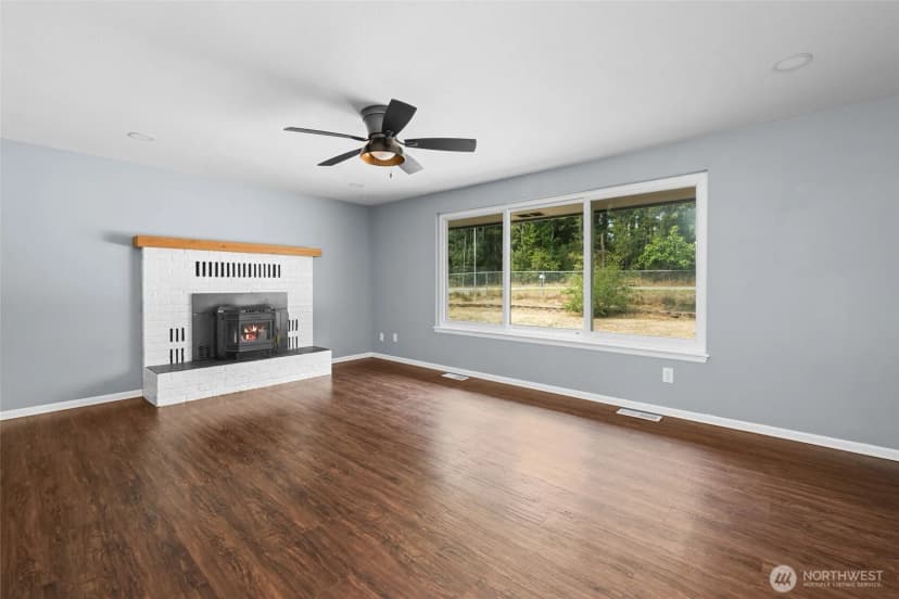 Property photo for 216 E Sleeper Road, Oak Harbor photo 5