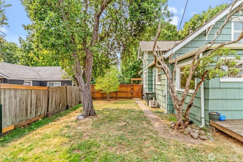 Property photo for 2309 Mcdougall Avenue, Everett photo 34
