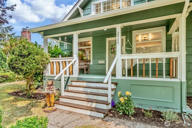 Property photo for 2309 Mcdougall Avenue, Everett photo 3