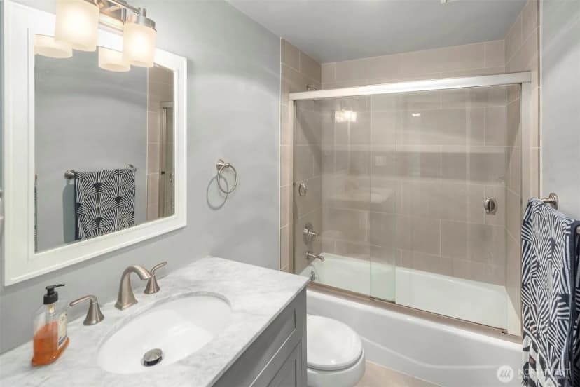 Property photo for 4561 Lake Washington Boulevard Ne #201, Kirkland photo 15