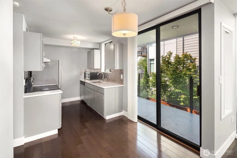 Property photo for 4561 Lake Washington Boulevard Ne #201, Kirkland photo 11