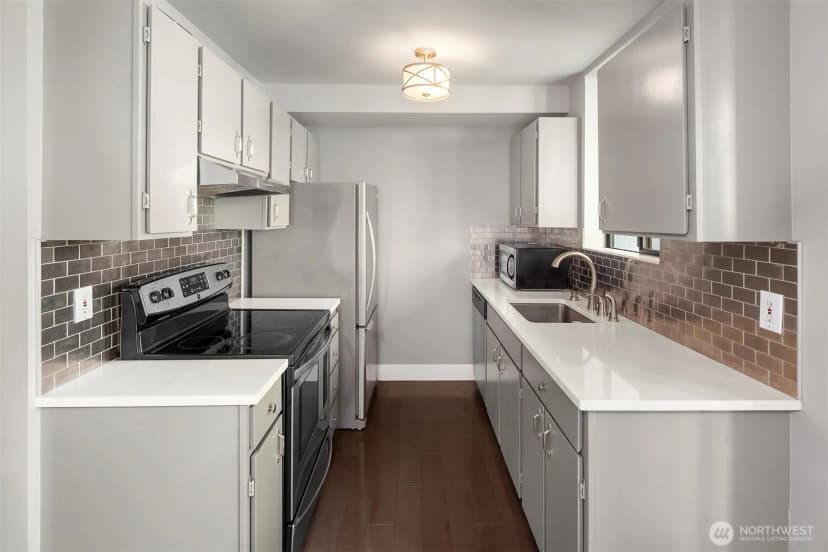 Property photo for 4561 Lake Washington Boulevard Ne #201, Kirkland photo 10