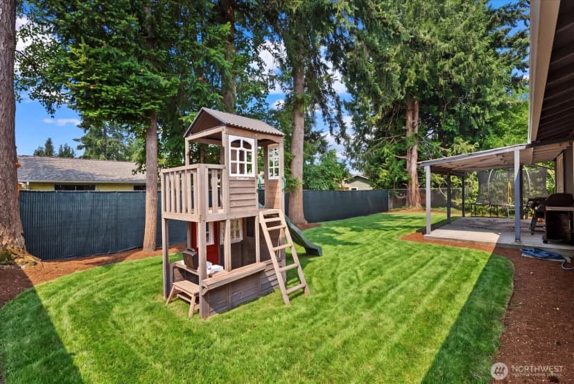 Property photo for 16749 128th Avenue Se, Renton photo 24