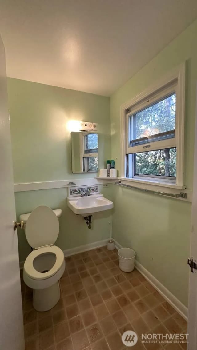 Property photo for 16310 Ashworth Avenue N, Shoreline photo 4
