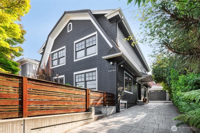 Property photo for 734 10th Avenue E, Seattle