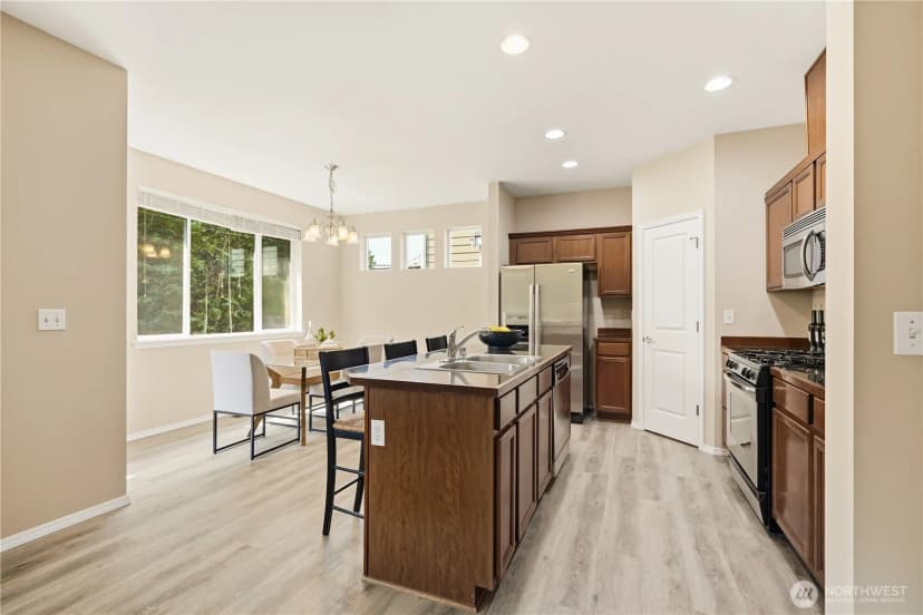 Property photo for 17927 Se 27th Avenue, Bothell photo 9