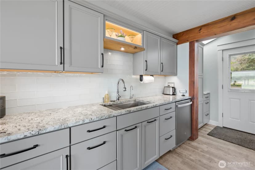Property photo for 1818 Lola Beach Lane, Oak Harbor photo 10