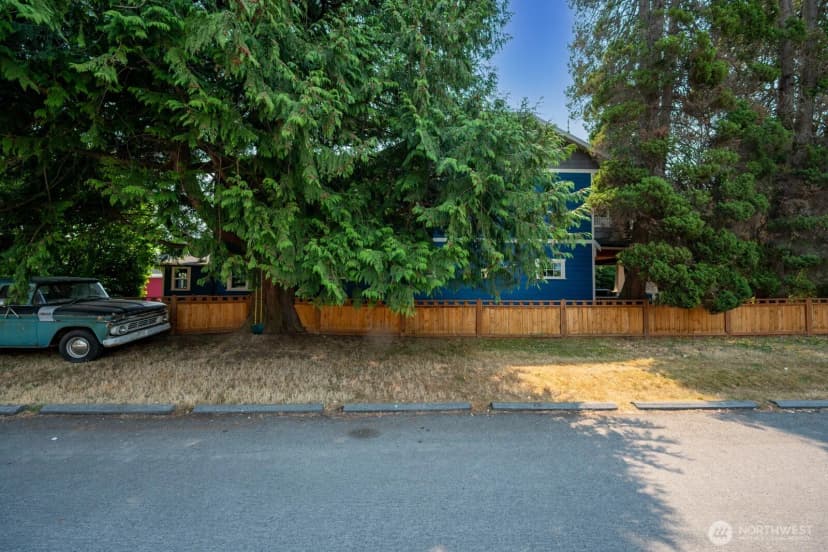 Property photo for 9556 Phinney Avenue N, Seattle photo 34