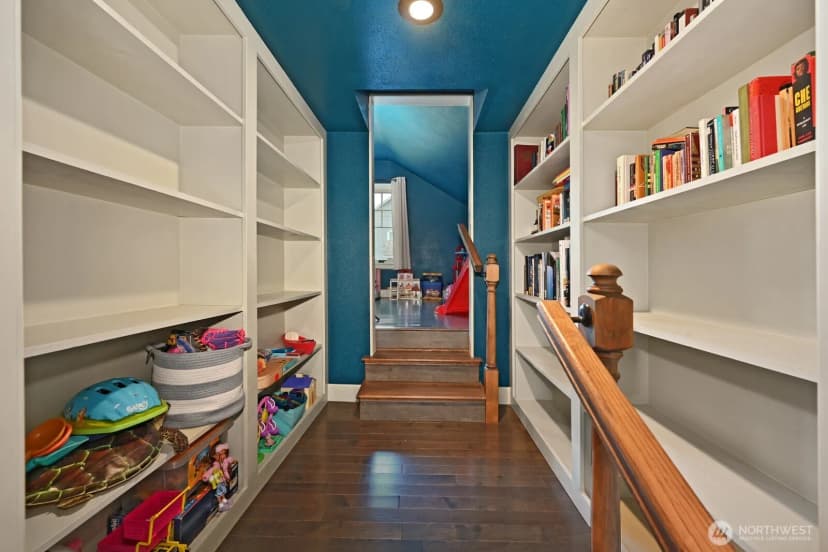 Property photo for 9556 Phinney Avenue N, Seattle photo 14