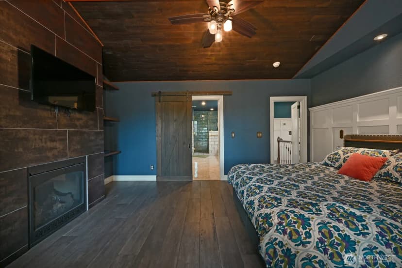 Property photo for 9556 Phinney Avenue N, Seattle photo 19