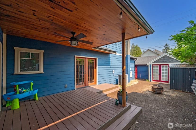Property photo for 9556 Phinney Avenue N, Seattle photo 32