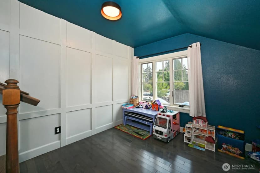 Property photo for 9556 Phinney Avenue N, Seattle photo 15