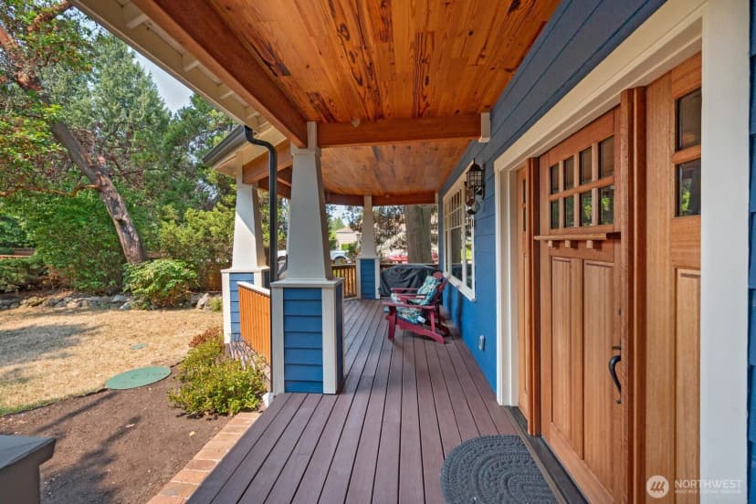Property photo for 9556 Phinney Avenue N, Seattle photo 4