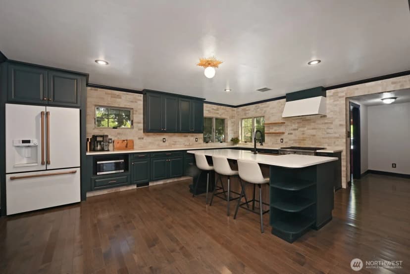 Property photo for 9556 Phinney Avenue N, Seattle photo 10