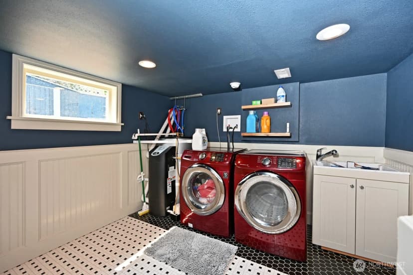 Property photo for 9556 Phinney Avenue N, Seattle photo 30