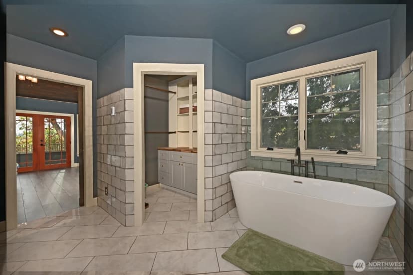 Property photo for 9556 Phinney Avenue N, Seattle photo 21