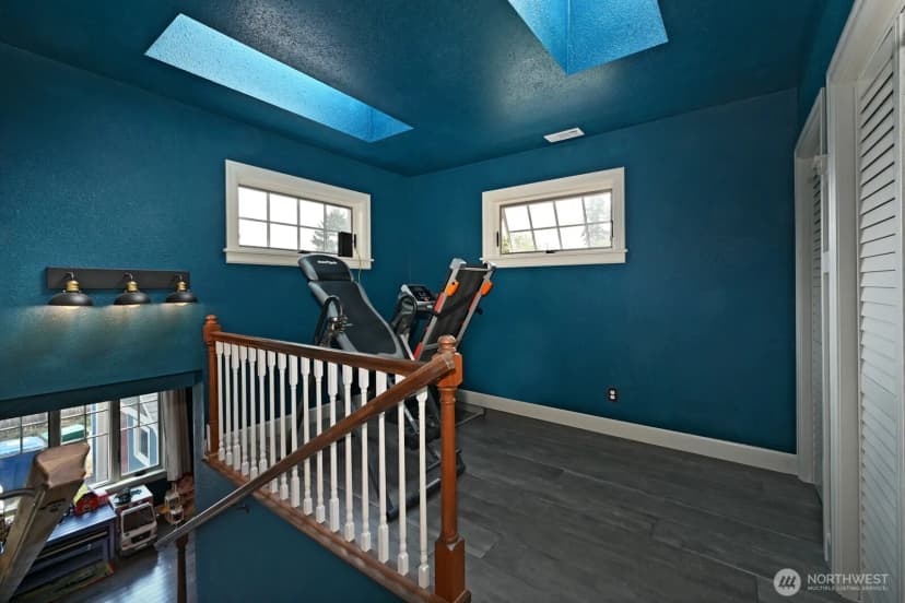 Property photo for 9556 Phinney Avenue N, Seattle photo 17