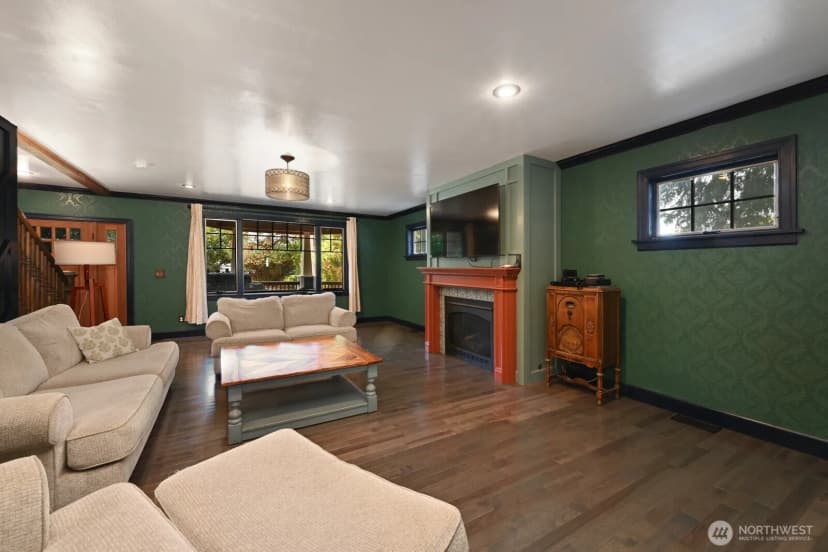 Property photo for 9556 Phinney Avenue N, Seattle photo 7
