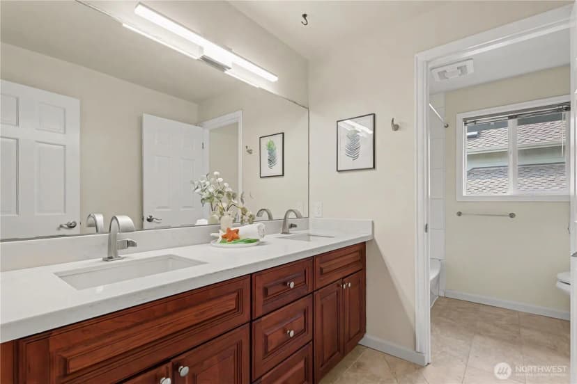 Property photo for 12645 Ne 68th Pl, Kirkland photo 24