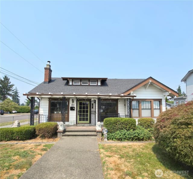 Property photo for 723 5th Avenue Nw, Puyallup photo 2
