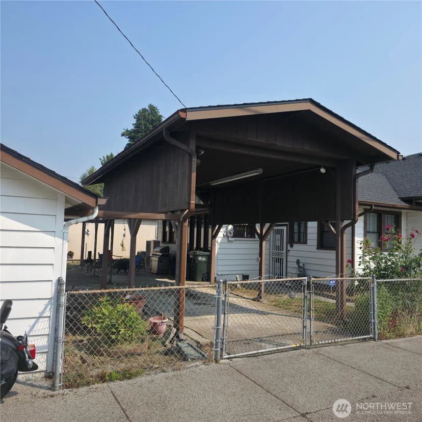 Property photo for 723 5th Avenue Nw, Puyallup photo 19