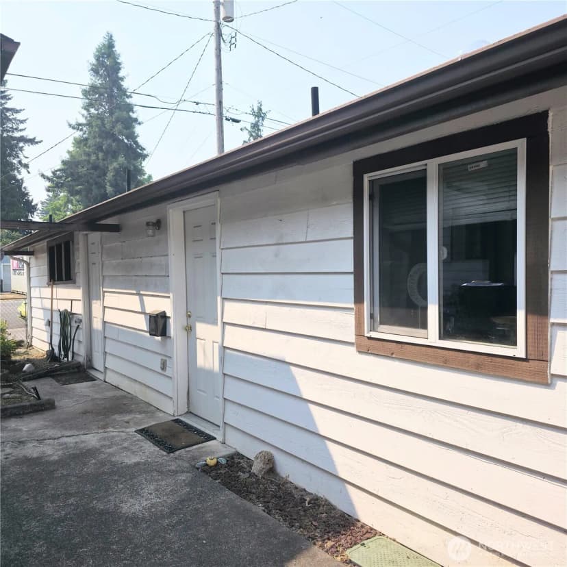 Property photo for 723 5th Avenue Nw, Puyallup photo 12