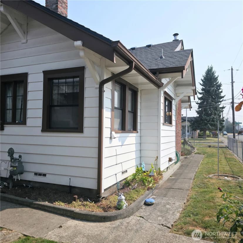Property photo for 723 5th Avenue Nw, Puyallup photo 13