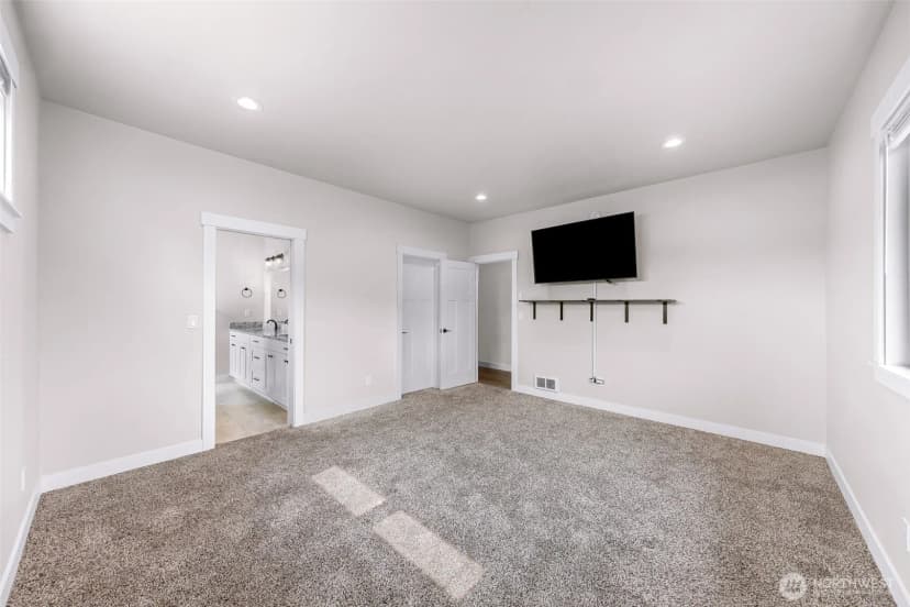 Property photo for 1913 Benjamin Court, Lynden photo 17