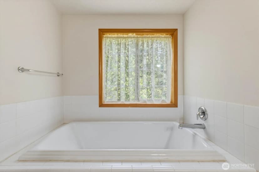 Property photo for 558 Spruce Creek Road, Longview photo 12