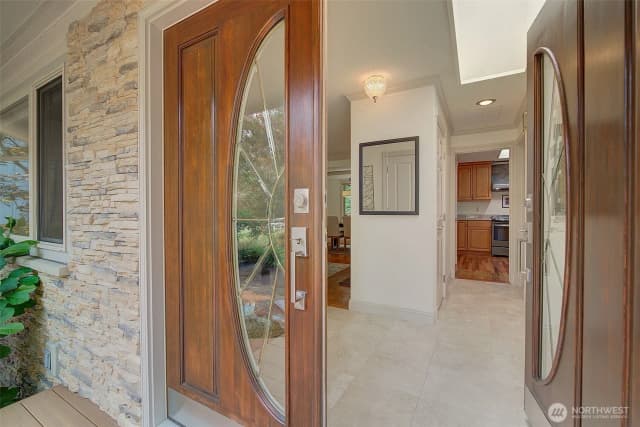 Property photo for 12909 Ne 28th Street, Bellevue photo 2
